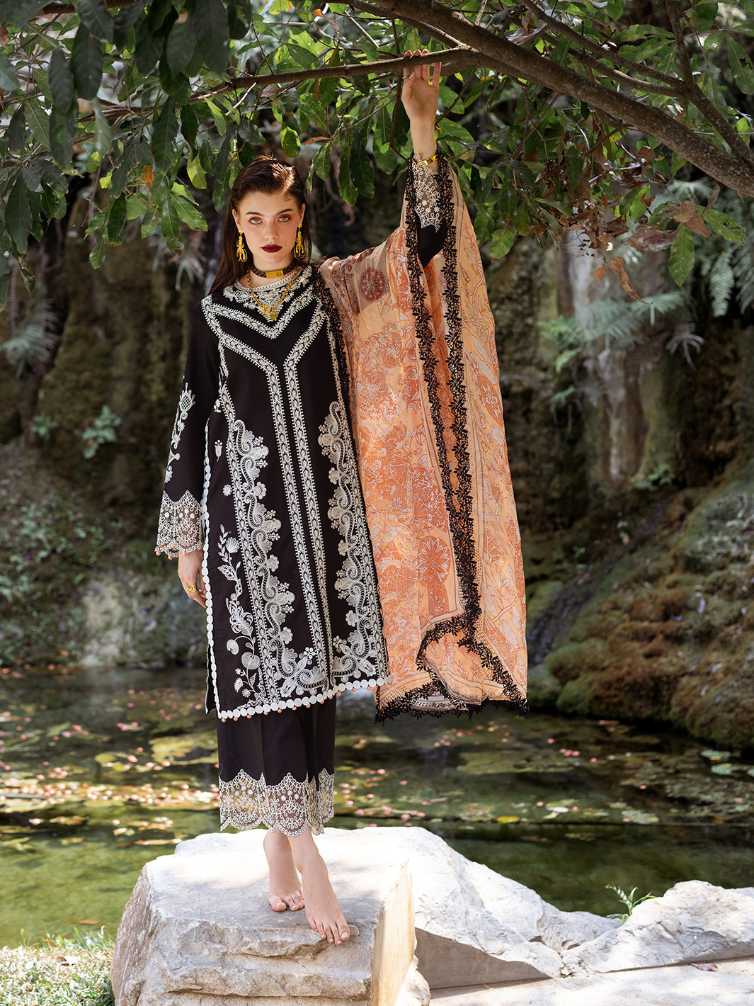 Roheenaz | Whispered Florals | Quiet Meadow