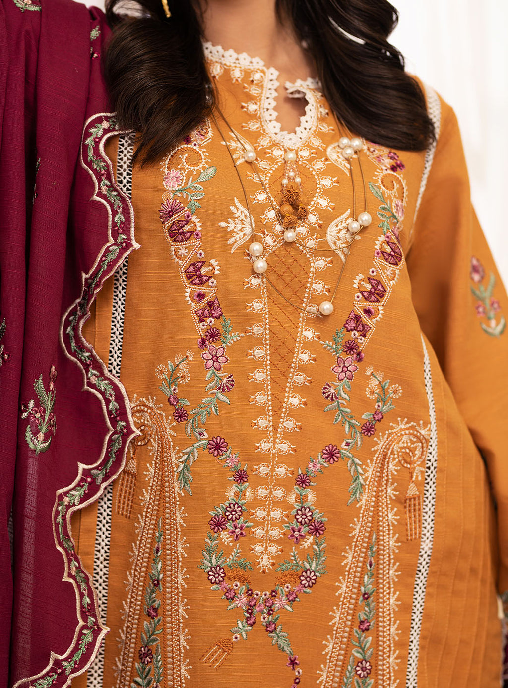 Saffron - Roheenaz