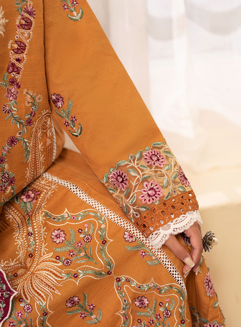 Saffron - Roheenaz